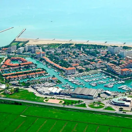Sea Front In A With Pool Apartamento