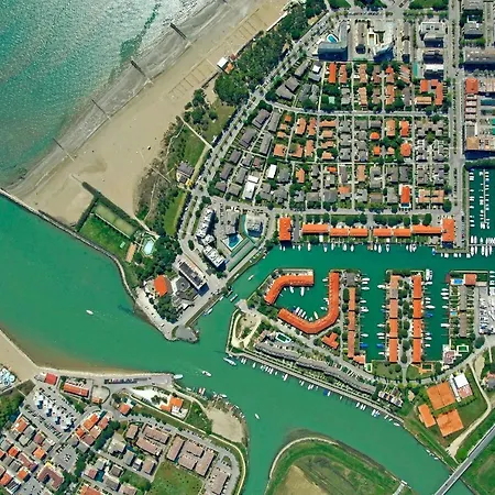 Apartment Sea Front In A With Pool