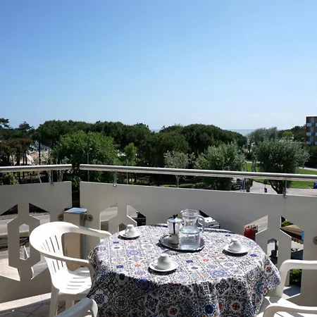 Apartment Sea Front In A With Pool Porto Santa Margherita di Caorle
